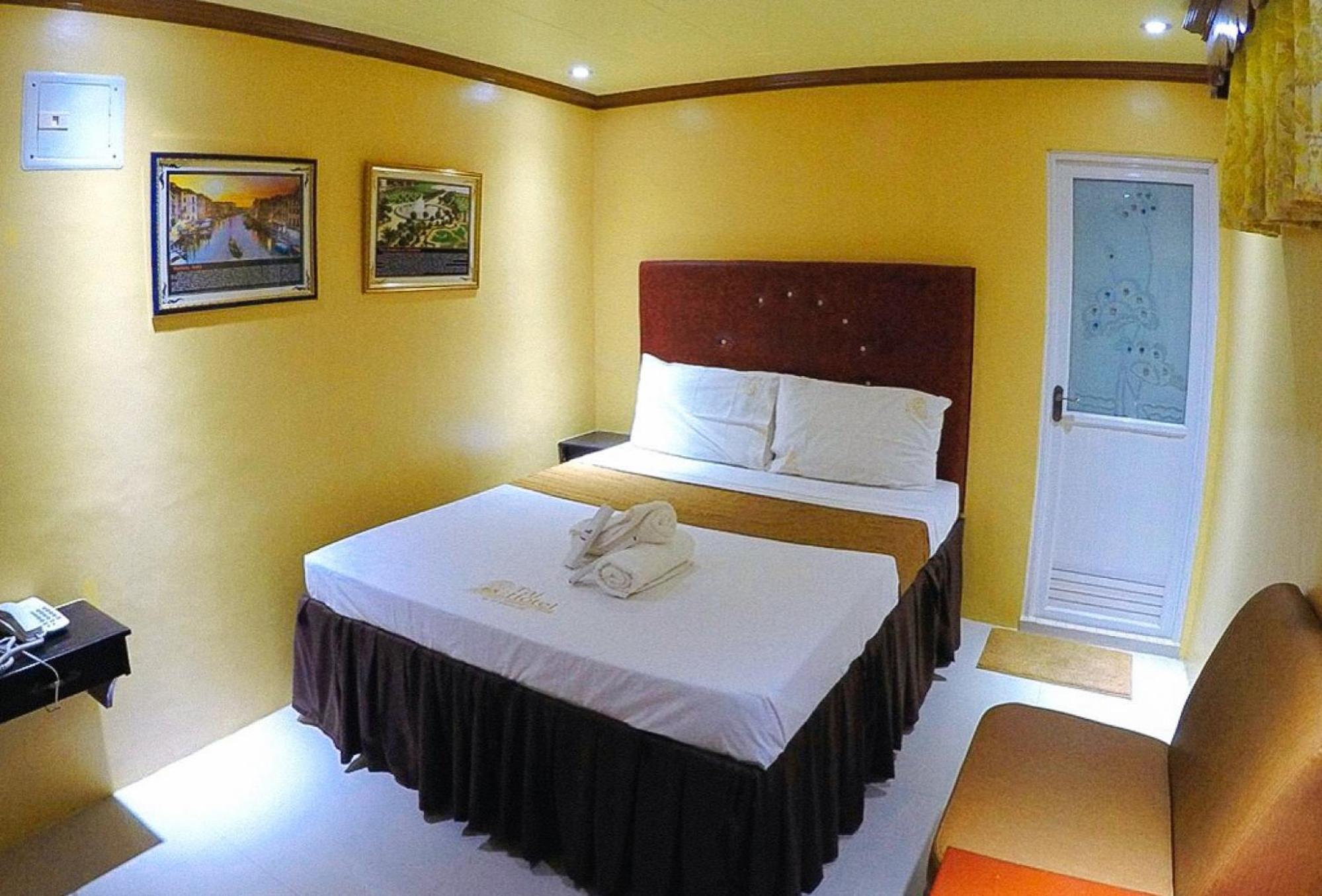 Reddoorz Plus @ Taj Hotel Tuguegarao Exteriér fotografie