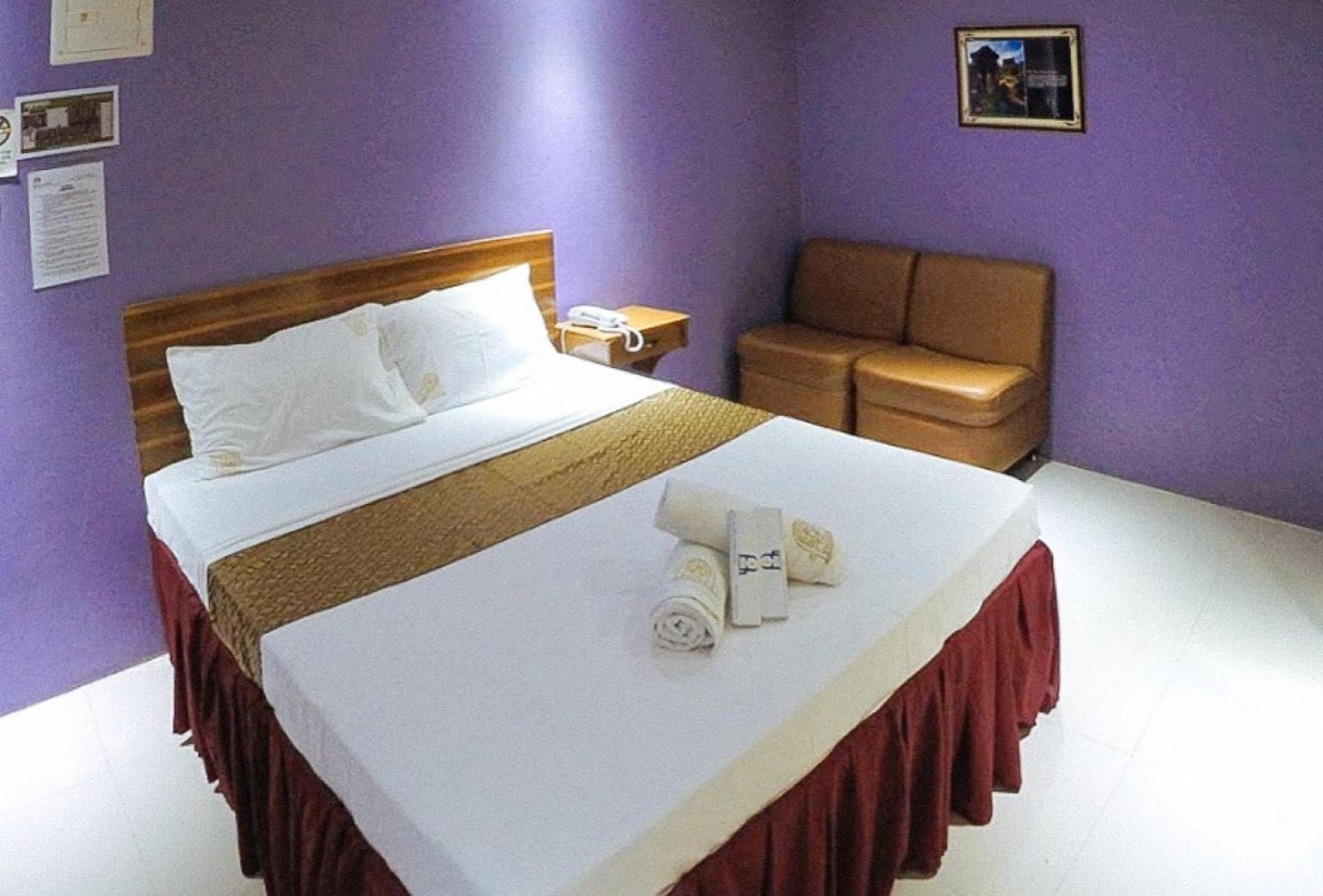 Reddoorz Plus @ Taj Hotel Tuguegarao Exteriér fotografie